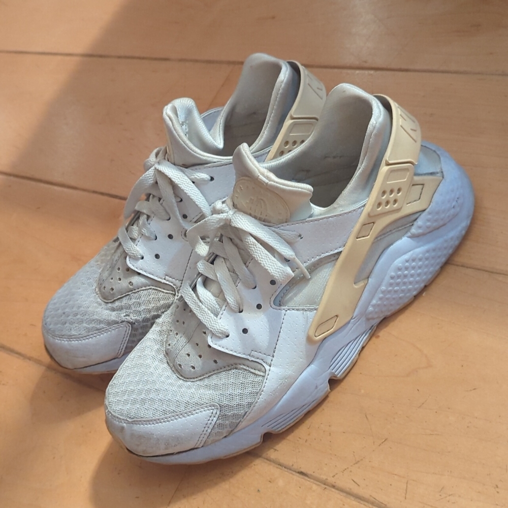 mens white nike sneakers